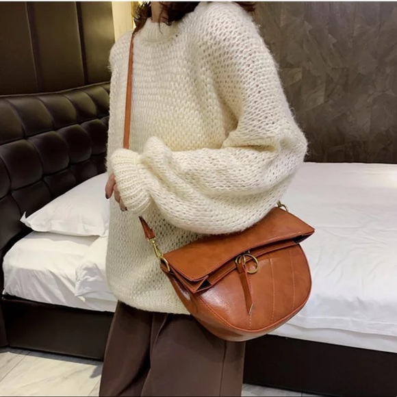 🆕MONTELLA Saddle Crossbody Bag - Picture 2 of 9